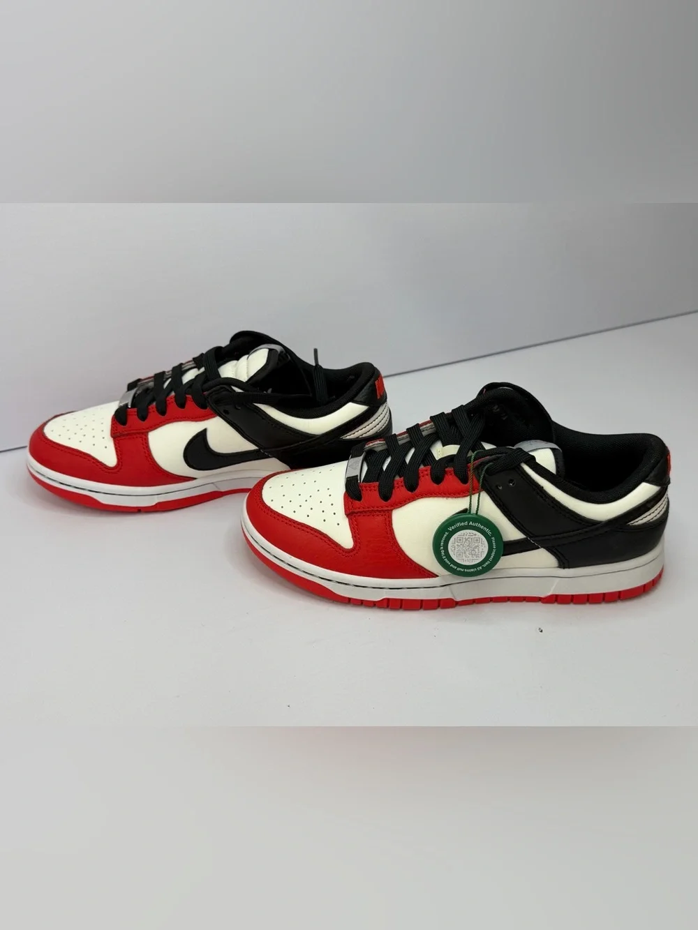 Nike Dunk Low NBA 75th Anniversary Chicago Grade School GS DD3363-100 Size 5.5Y